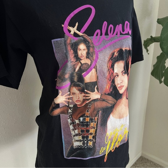 Selena Quintanilla Como La Flor Classic Black Purple Crewneck T-Shirt NOWT Small - Picture 14 of 15